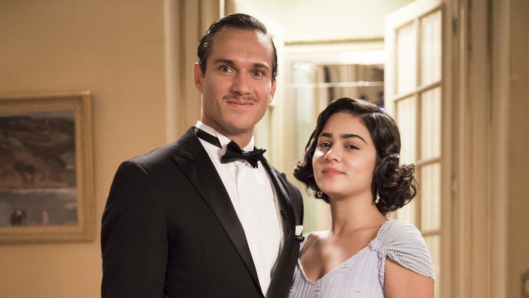 Isabel (Giullia Buscacio) e Felício (Paulo Rocha) vão ter um filho em 'Éramos Seis' — Foto: Globo