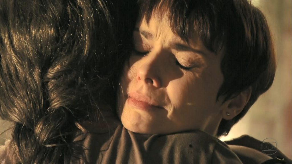 Carminha salva a vida de Nina no final de Avenida Brasil