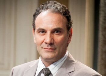 Marco Ricca, internado com Covid-19, está lúcido e respirando espontaneamente