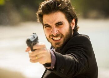 ‘A Força do Querer’: Ruy perde a cabeça e tenta matar Zeca