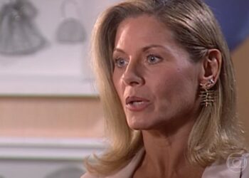 ‘Laços de Família’: Grávida, Helena é atormentada por barraco de Clara