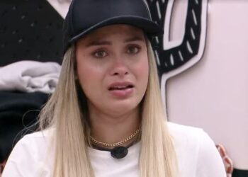 Sarah diz que gosta de Bolsonaro e fãs do ‘BBB 21’ cancelam a sister