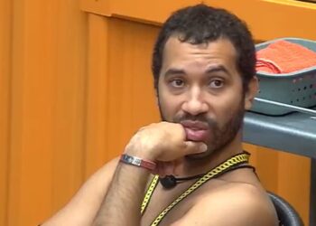 Gilberto finalmente descobre poder de Carla Diaz, mas se decepciona: ‘É só isso?’