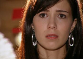 Em ‘A Vida da Gente’, Rodrigo escancara namoro com Ana na cara de Manuela: ‘Estamos juntos’