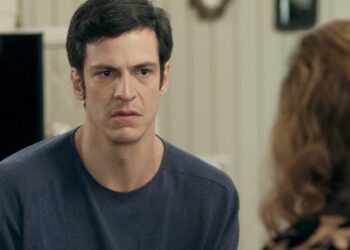 Em ‘Pega Pega’, Arlete escancara segredo para Eric: ‘Júlio é seu irmão’