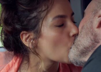 Cecília afronta a mãe e seduz marido de Ilana em ‘Um Lugar ao Sol’