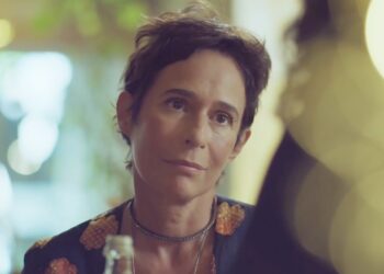 Rebeca recebe ajuda improvável para superar paixonite por Felipe em ‘Um Lugar ao Sol’