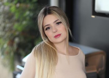 Viih Tube faz revelação em autobiografia: ‘Sou obrigada a conviver com o homem que me estuprou’