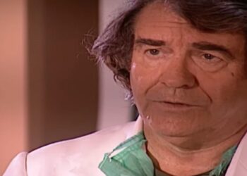 ‘O Clone’: Albieri admite a Leônidas e Deusa que Léo é um clone de Lucas