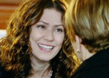 Flora tira a máscara de santa e tripudia sobre Irene: ‘Não passa de uma toupeira’
