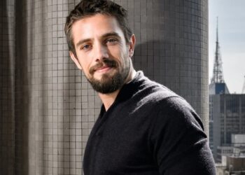 Rafael Cardoso entra em Cara e Coragem para melar romance de Pat e Moa