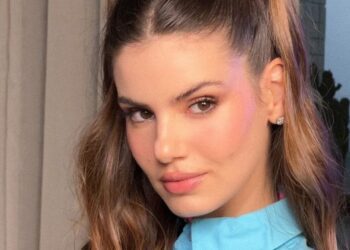 Camila Queiroz supera briga com Globo e volta para a emissora como protagonista