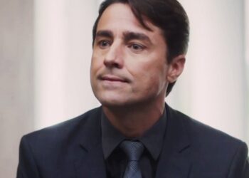Danilo recebe castigo que merece por matar o pai de Clarice em Cara e Coragem