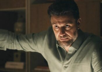 Moretti avança para cima de Guida, mas leva a pior quando Helô chega: ‘Larga ela!’