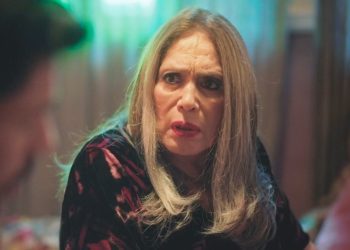 Cândida morre e leva segredo cabeludo de Agatha para o túmulo; saiba detalhes