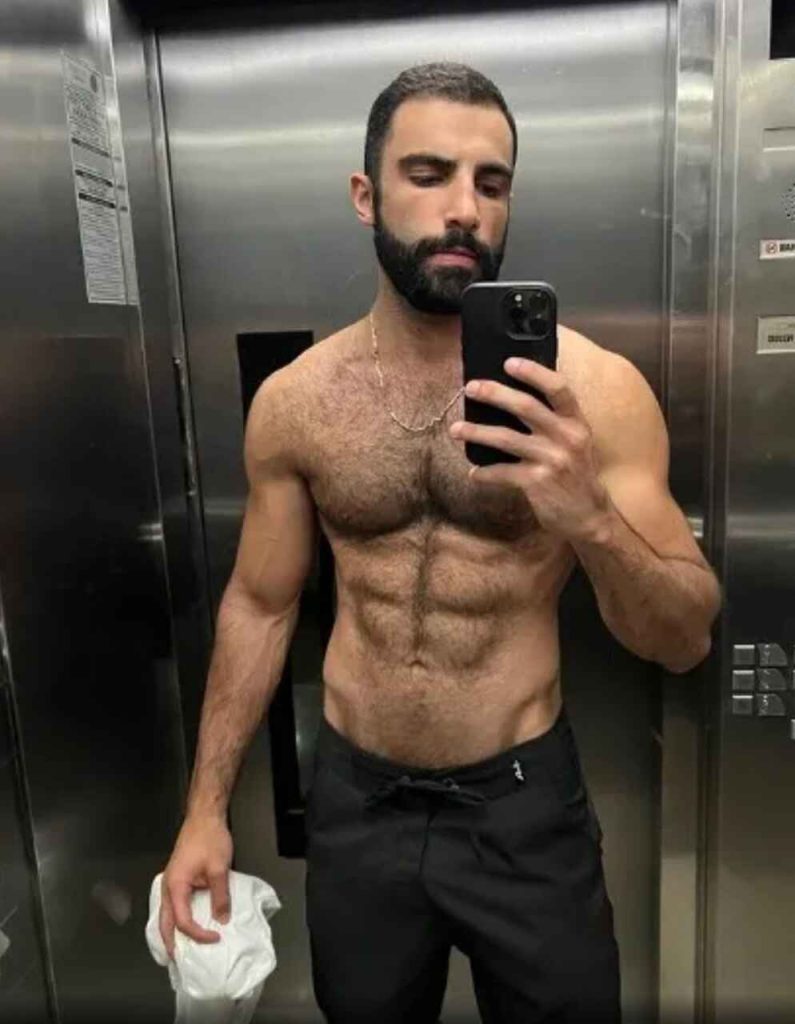 Iasser Kaddourah, namorado de Marcos Pitombo, é fluente em várias línguas