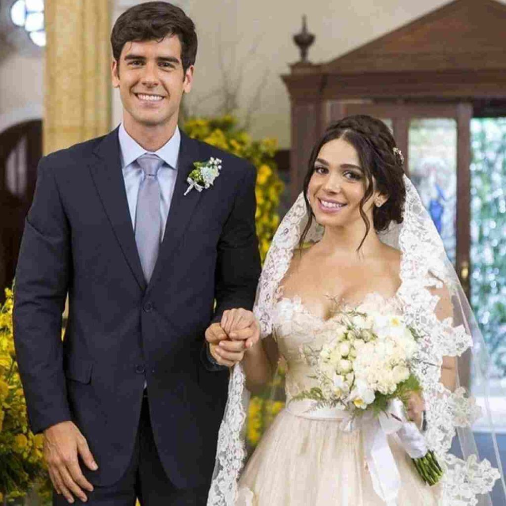 Marcos Pitombo em cena da novela Haja Coração, onde viveu par romântico com Sabrina Petraglia
