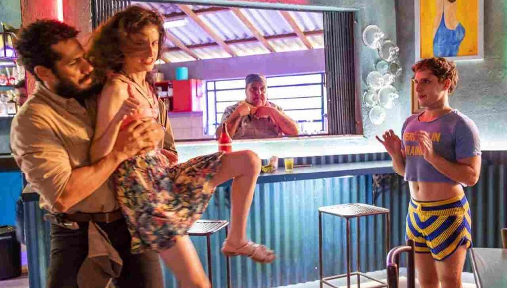 Munda, noiva de Ramiro, faz escândalo ao flagrar o capanga com Kelvin