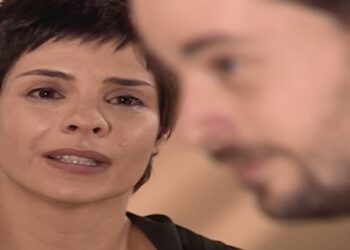 Marcos invade escola e detona que Raquel tem um caso com aluno