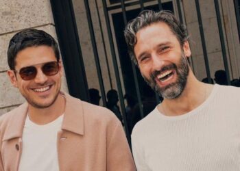 Marco Pigossi se casa com cineasta italiano em cerimônia discreta