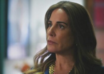 Capítulo de Terra e Paixão em 12 de janeiro | Irene é expulsa da mansão e denunciada à polícia