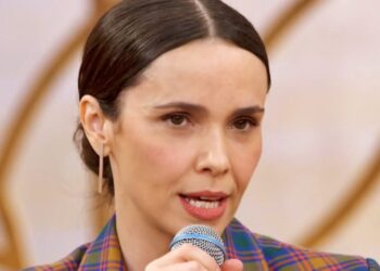 Débora Falabella fala pela primeira vez sobre stalker que a persegue há mais de 10 anos: ‘Fico com medo’