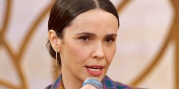 Débora Falabella fala pela primeira vez sobre stalker que a persegue há mais de 10 anos: ‘Fico com medo’