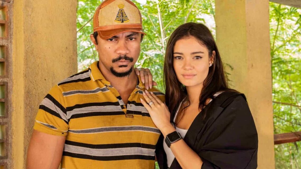 Oficial! Sophie Charlotte e Xamã são vistos aos beijos fora das gravações de Renascer
