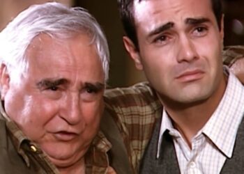 Roberval descobre que é herdeiro de uma grande fortuna em Alma Gêmea