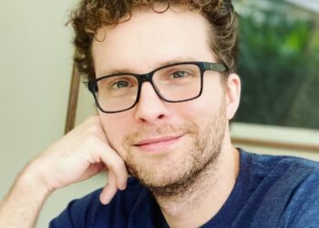 Thiago Fragoso reclama da falta de convites para novelas: ‘Não pode mais ter homem hétero e branco’