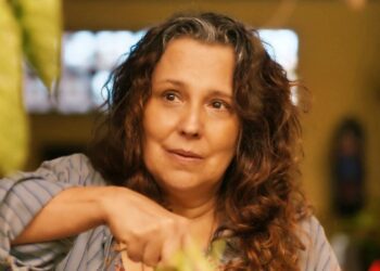 Para cuidar da saúde, Ana Beatriz Nogueira abandona gravações de Mania de Você e autor decide destino de Moema