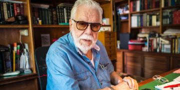 Autor Manoel Carlos enfrenta agravamento da Doença de Parkinson, diz filha