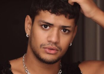 Ex-BBB Gabriel Santana é acordado em casa por engano por policiais que investigavam tráfico de drogas
