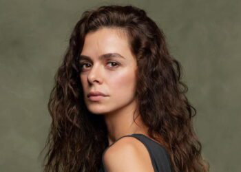 Estrela de Força de Mulher se surpreende com carinho dos brasileiros em seu Instagram