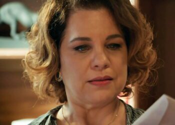 Violeta abre resultado de exame de DNA do bebê de Cacá e faz sua vontade prevalecer