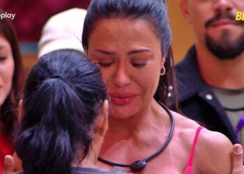 Gracyanne Barbosa reúne todos na sala e faz desabafo: ‘Não queria que ninguém soubesse’