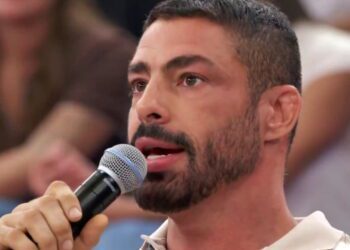Cauã Reymond recorda bullying na infância: ‘Minha mãe era HIV positivo’