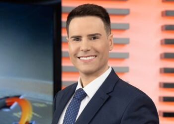 Oficial! Luiz Bacci assina contrato com SBT para comandar programa na hora do almoço