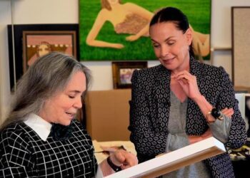 Cinco anos após briga, Regina Duarte e Carolina Ferraz se reencontram na TV