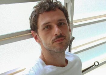 Este é o ator que vai viver o filho paraplégico que Odete Roitman esconde do mundo