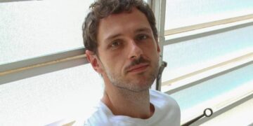 Este é o ator que vai viver o filho paraplégico que Odete Roitman esconde do mundo