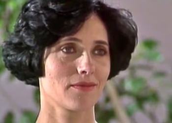 Veja a cena | Espírito de Diná aparece diante de Estela: ‘Chamei tanto por você’