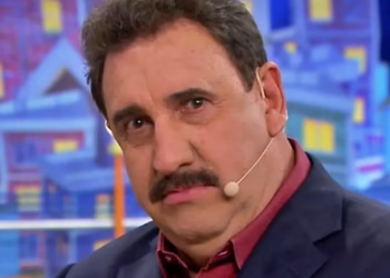 Ratinho vira ‘bombeiro’ no SBT e chama Flávio Bolsonaro para estancar polêmica